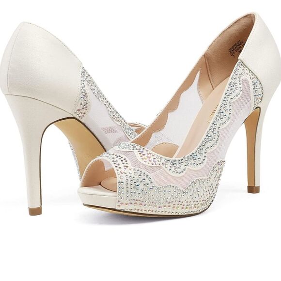 EUC Size 6.5 Dream Pairs White/Off White Divine-01 Embellished High Heels Pumps - Picture 1 of 12